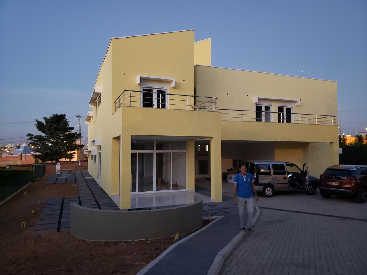 Residência ao entardecer